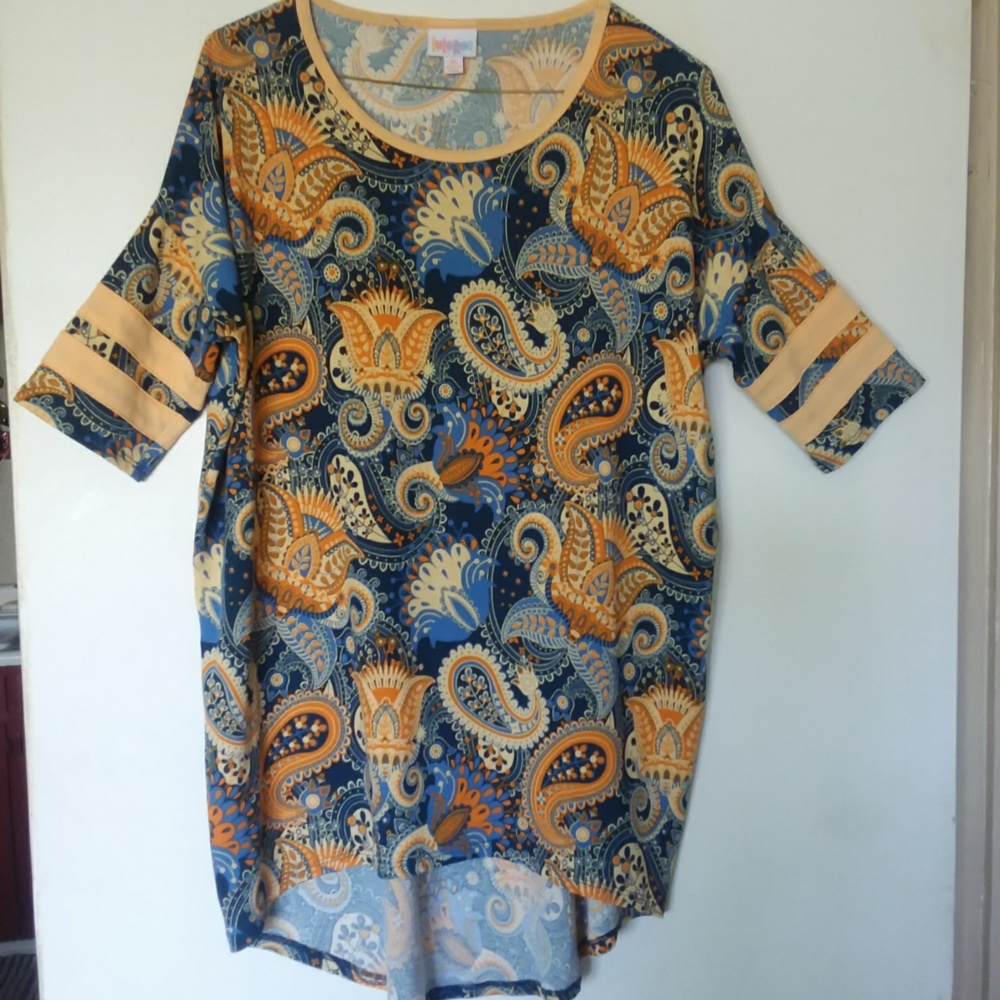 LULAROE top in size XS.